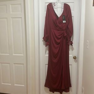 Beautiful long sleeve burgundy gown perfect for a formal event! Satin, Size 22
